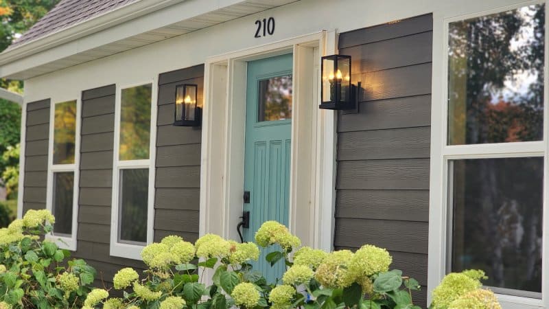 Close-up of James Hardie trim in Arctic White by Wright at Home Roofing & Exteriors in Eden Prairie, MN